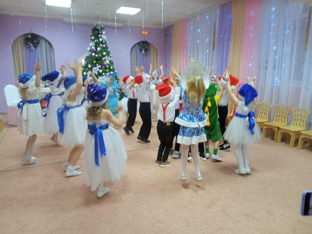 Дед Мороз ищет Снегурочку